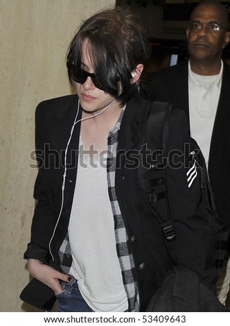 LOS ANGELES - MARCH 21 : Teen Hearthrob Kristen Stewart star of the Twilight movie trilogy is seen at LAX. March 21, 2010 in Los Angeles, California