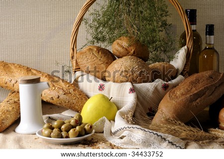 bread, olives and apple