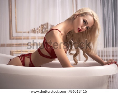 Beauties teen sexy blonde bath ass