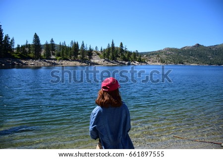 girl trave?wear red hatl, girl face to the lake Stok fotoğraf © 