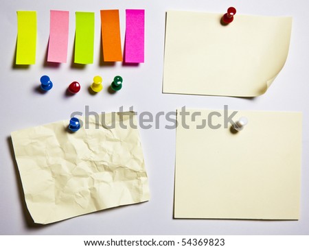 Note with Tack and push pins  with clipping path office crushed paper different colors