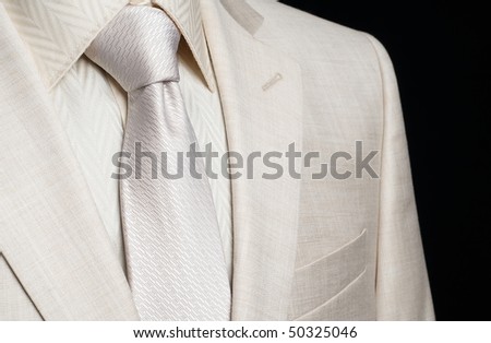 man\'s light business suit and tie