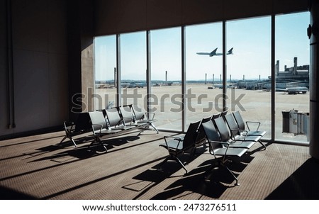 Similar – Foto Bild Zeitgenössische Flughafen-Terminalhalle.