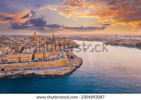 Similar – Foto Bild Panoramablick auf die Skyline von Valletta bei wunderschönem Sonnenuntergang von Sliema mit den Kirchen Our Lady of Mount Carmel und St. Paul’s Anglican Pro-Cathedral, Valletta, Hauptstadt von Malta