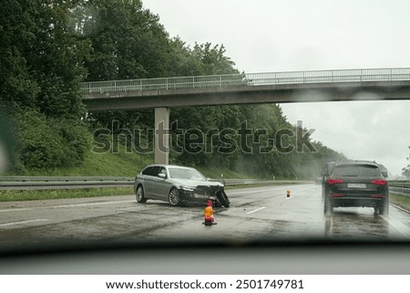 Similar – Foto Bild Autobahn mit Autos  und Schildern zur Geschwindigkeitsbegrenzung bei Nacht im dunkeln