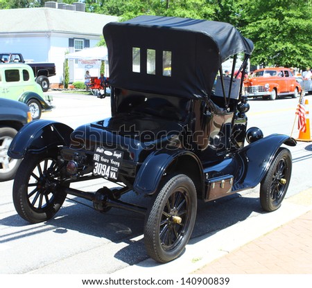 MATHEWS, VA- JUNE 01:A 93 year old Ford in the Annual: Vintage TV\'s \
