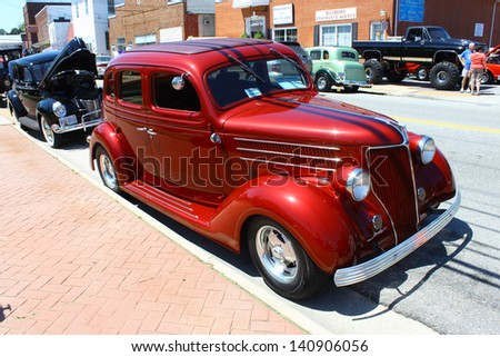 MATHEWS, VA- JUNE 01:1936 Ford Streetrod in the Annual: Vintage TV\'s \