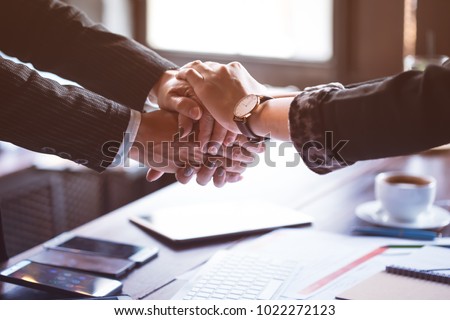  Business trust commitment which Business Partners holding hands with Help, trust ,support ,empathy and factors relationship marketing for reach successful achievement and meeting commit concept. 商業照片 © 