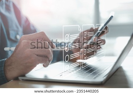 Businessman Conducting Online Survey on Laptop, enhancing business performance with a comprehensive checklist. Foto stock © 