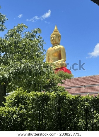 Wat Bot or known as  Wat Bot Luang Pho Big Buddha  It is a royal monastery of the third class, ordinary type, under the clergy of the Dhammayut sect.  Located along the Chao Phraya River, in Village N Foto stock © 
