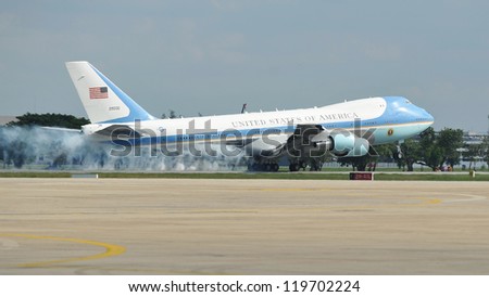 BANGKOK - NOV 18: Air Force One lands at Don Muang International Airport as US President Barack Obama begins a historic tour of Southeast Asia on November 18, 2012 in Bangkok, Thailand.