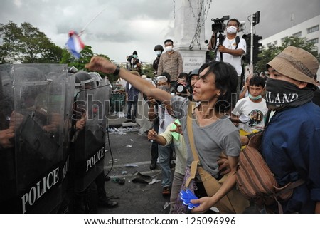 BANGKOK - NOV 24: Protesters from the nationalist Pitak Siam movement confront riot police during a violent anti-government rally on Nov 24, 2012 in Bangkok, Thailand.
