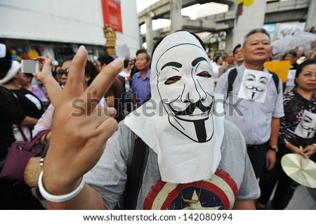BANGKOK - JUN 9: An anti-government protester wearing A Guy Fawkes mask joins a rally in Bangkok's shopping district on Jun 9, 2013 in Bangkok, Thailand.