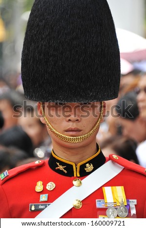 BANGKOK - OCT 25: An unidentified Royal Thai Guard mans the convoy route carrying the body of Supreme Patriarch Somdet Phra Nyanasamvara to Wat Bovoranives temple on Oct 25, 2013 in Bangkok, Thailand.