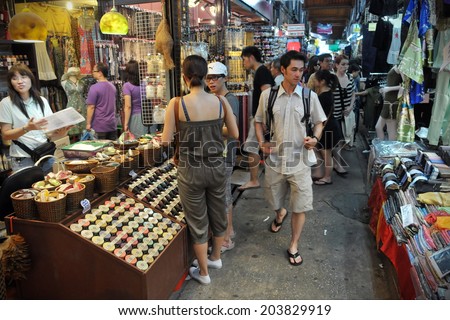 BANGKOK - SEP 11: Tourists and locals shop at Chatuchak Weekend Market Sep 11, 2011 in Bangkok, Thailand. The Thai capital\'s Chatuchak is the world\'s largest outdoor street markets with 15,000 stalls.