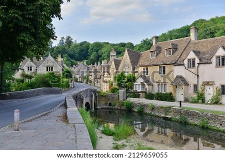 Similar – Foto Bild Castle Combe traditionelles englisches Dorf mit hübscher Brücke an einem Sommertag. Niemand und kein Auto auf der Straße.