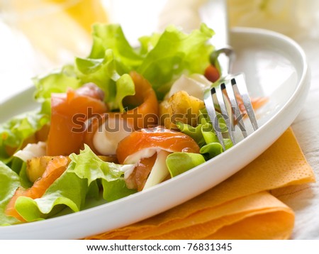 Potato salad with smoked salmon and lettuce