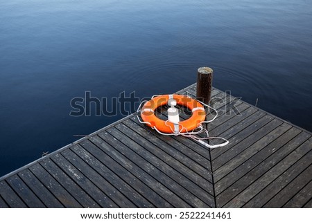 Foto Bild Rettungsring auf Steg an Anlegestelle