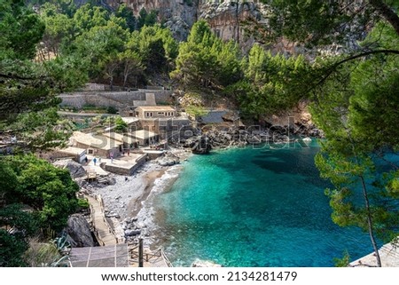 Beautiful Mallorca: Turquoise-blue bay of Cala de Sa Calobra near Torent de Parais in the northwest Foto stock © 