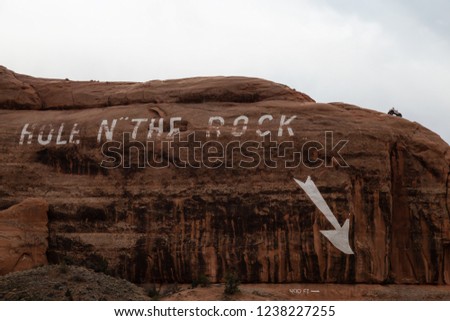 View of a mountain with 'Hole N'The Rock' written on it. Locaten near La Sal, Utah, United States. Foto stock © 