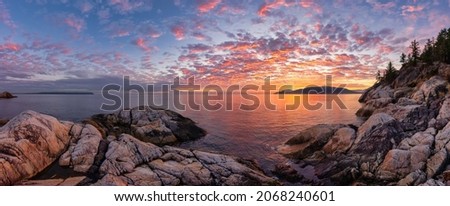 Panoramic view of a Lighthouse Park on a rocky coast during a dramatic cloudy sunset. Horseshoe Bay, West Vancouver, British Columbia, Canada. Nature Background Foto stock © 