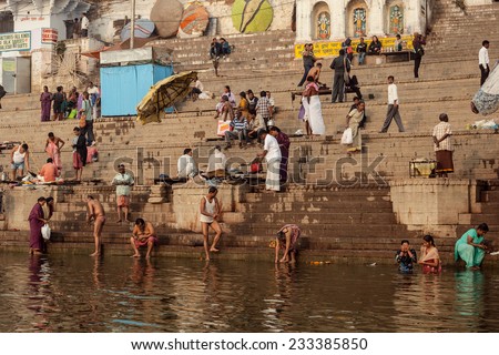 VARANASI, INDIA - NOVEMBER 15: Hindu pilgrims take a holy bath in the river ganges on November 15, 2013 in Varanasi, Uttar Pradesh, India