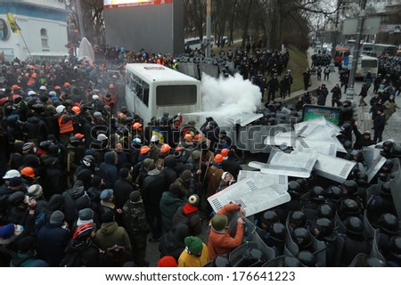 Protesters poured police with a fire extinguisher. Ukraine on January 19.