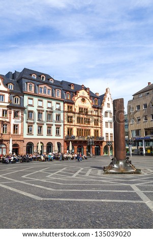 MAINZ, GERMANY - APRIL 14: beautiful market place on April 14, 2013 in Mainz, Germany. The Hoefchen is the first of three market places found near the Dom.
