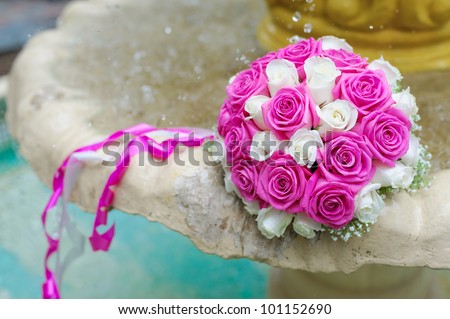 flowers roses wedding bouquet fountain sprays water droplets
