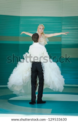 Bride and groom dancing the first dance outside at their wedding day. Wedding couple - new family! wedding dress. Bridal wedding bouquet of flowers