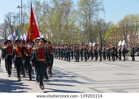 MOSCOW- MAY 8: Solemn March of the Honor guard after laying flowers to the Tomb of the Unknown Soldier. Festive events dedicated to the 67th Anniversary of Victory Day on MAY 8, 2013 in Moscow, Russia