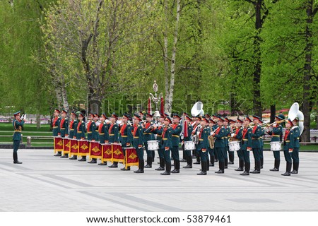 MOSCOW - MAY 6: The military orchestra rehearses in Aleksandrovsk garden, on May 6, 2010 in Moscow. The rehearsal is to celebrate the upcoming 65th Anniversary of Victory Day (WWII) on May 9th.