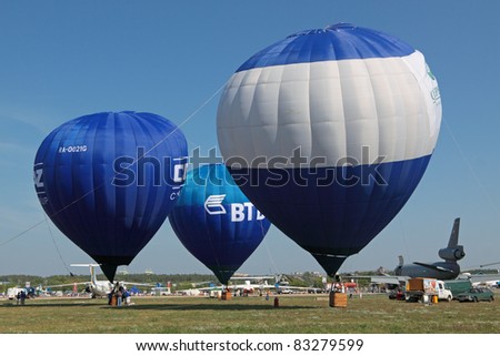 MOSCOW, RUSSIA - AUG 16: Balloons get ready to lift off at the International Aviation and Space salon MAKS on Aug 16, 2011 at Zhukovsky, Russia