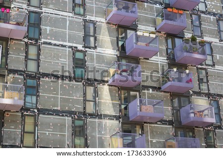 Re-cladding work in progress on a block of flats Ruby Court in Stratford, London Stock foto © 
