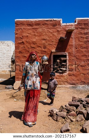 JAISALMER - MARCH 22 : unidentified women posing in the street on March 22 , 2014 in Jaisalmer,India