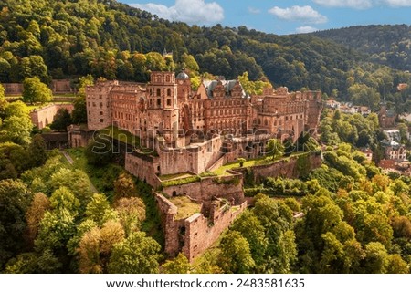 Foto Bild Burgruine auf einer Bergkuppe