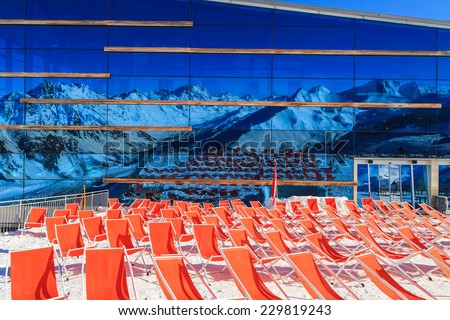 Deckchairs and mountains reflected on the restaurant wall