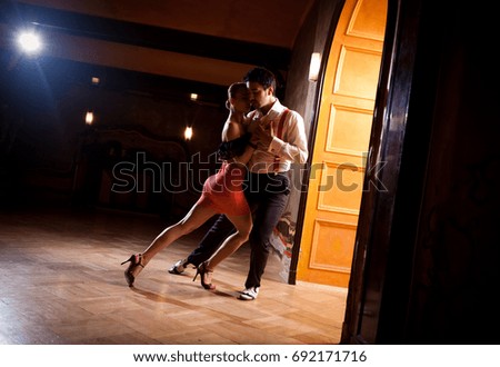 Beautiful dancers performing an argentinian tango dance 商業照片 © 