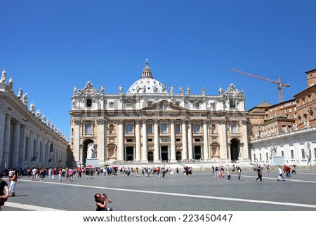VATICAN CITY, VATICAN - JULY 19, 2014: People at Saint Peter\'s Square. St. Peter\'s Square is a massive plaza located directly in front of St. Peter\'s Basilica in the Vatican City.