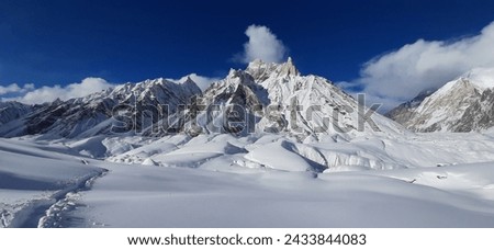 Similar – Foto Bild Schneebedeckte Berggipfel und Sternenhimmel im Winter