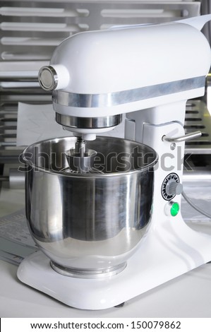 Planetary mixer . Nozzle go round and around its axis (both in hand mixer), and the circumference of the bowl. In this model, some nozzles, a very good selection.