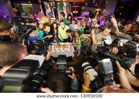 MOSCOW - JUNE 5: Photographers photograph cake at presentation of Lena Lenina Stars in style of ECO in restaurant MUZEY on June 5, 2012 in Moscow, Russia.