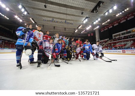 MOSCOW - APR 28: Group photo of players on closing ceremony of championship season of 2011-2012 Ice Hockey for Sports School, junior teams, Apr 28, 2012  in Sokolniki, Moscow, Russia.