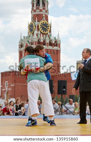 MOSCOW - MAY 27: Fight of participants of first All-Russian tournament on Russian traditional struggle For Collar during 8th sports forum GTO on Red Square, May 27, 2012, Moscow, Russia.