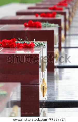Flowers at memorial to tomb of Unknown Soldier in Alexander Garden at Victory Day
