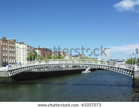 Ha\'penny Bridge, Dublin, Ireland