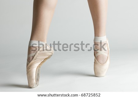 detail of ballet dancer\'\'s feet