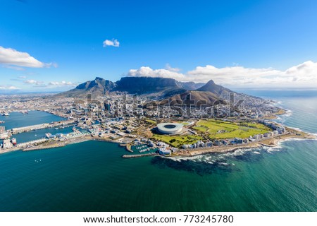 Aerial view of Cape Town, South Africa on a sunny afternoon. Photo taken from a helicopter during air tour of Cape Town Foto d'archivio © 