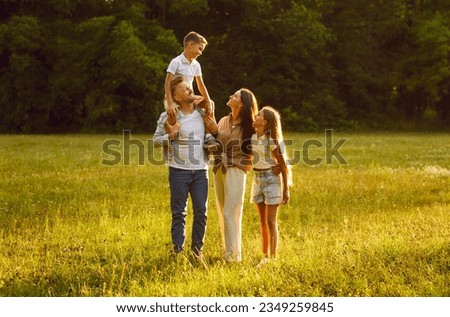 Similar – Foto Bild Zeit in Familienqualität. Vater und Tochter sitzen in einem selbstgebauten rosa Zelt mit Blumen, lesen ein großes Buch, sehen sich an, lächeln und lachen. Gemütliches stilvolles Zimmer. Konzept für Familienbande