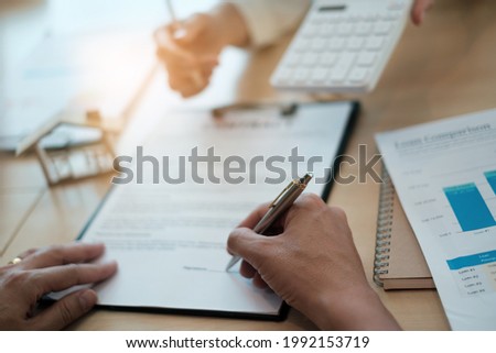 After a discussion in a exclusive room at the corporate , a businessman and his partner sign a contract investment professional paper agreement. ストックフォト © 
